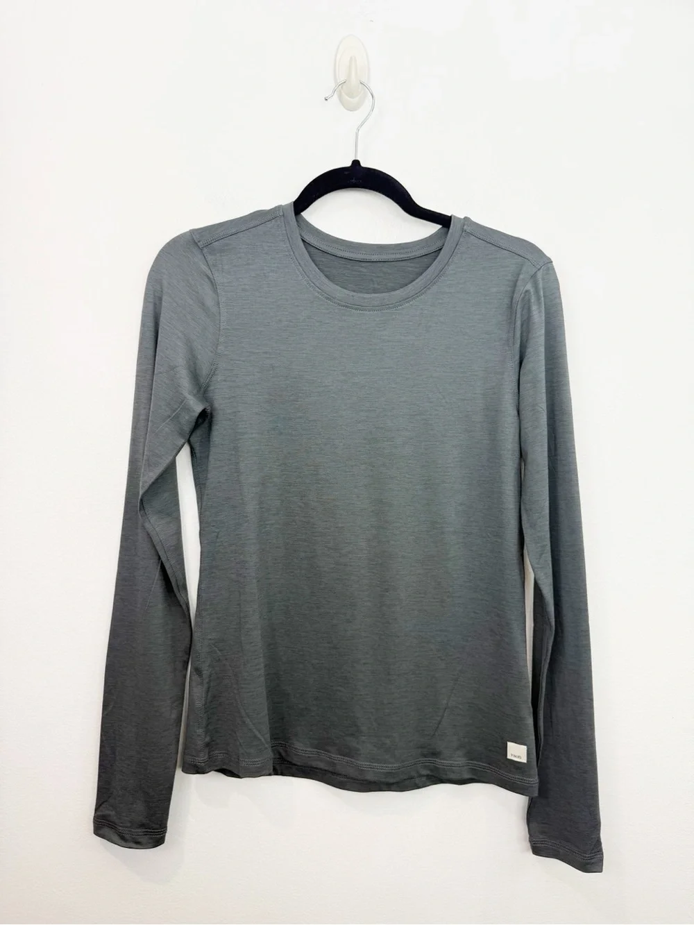 Vuori Women’s Long Sleeve Lux Crew Charcoal Gray Size Small - Picture 1 of 5
